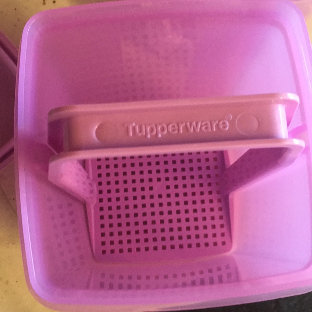 Tupperware container - Picture 3 of 4